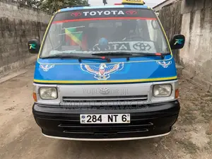 Toyota HiAce 2014 Bleu