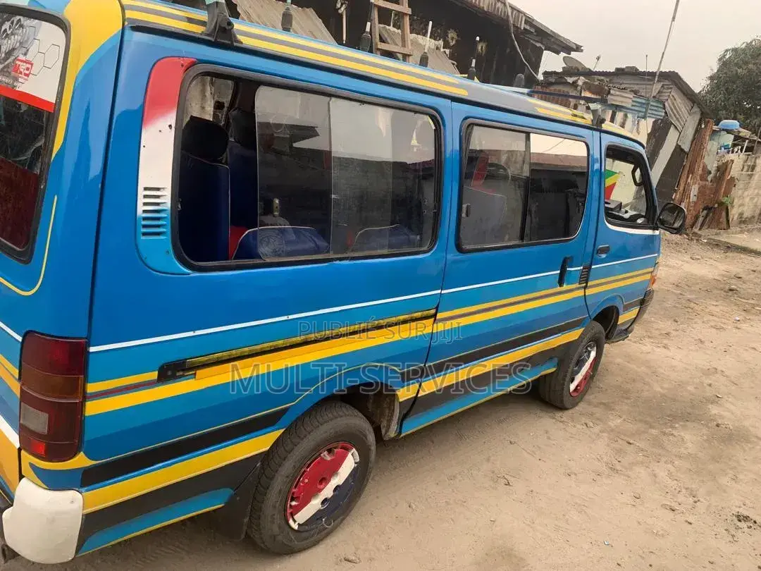 Toyota HiAce 2014 Bleu