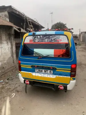Toyota HiAce 2014 Bleu