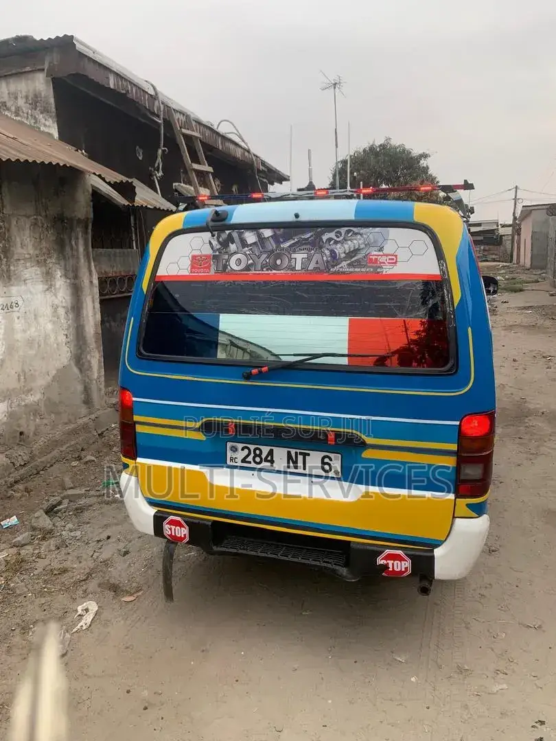 Toyota HiAce 2014 Bleu