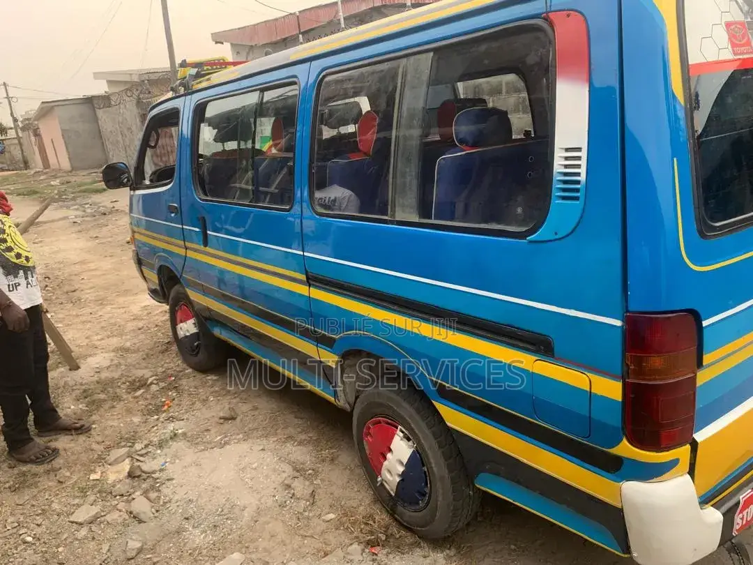 Toyota HiAce 2014 Bleu