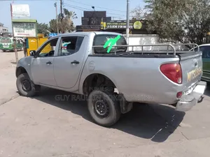 Mitsubishi L200 Club Cab 2.5 136hp 4WD 2007 Gris