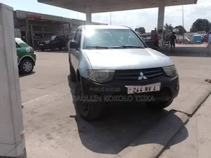 Mitsubishi L200 Club Cab 2.5 136hp 4WD 2007 Gris
