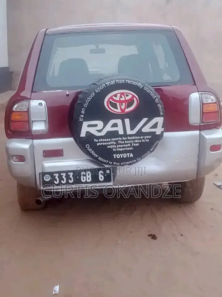 Toyota RAV4 2025 Rouge