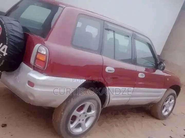 Toyota RAV4 2025 Rouge