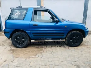 Toyota RAV4 1.8 2005 Blue