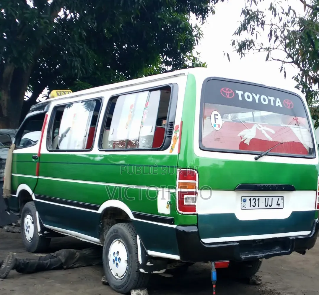 Toyota HiAce 2016 Vert