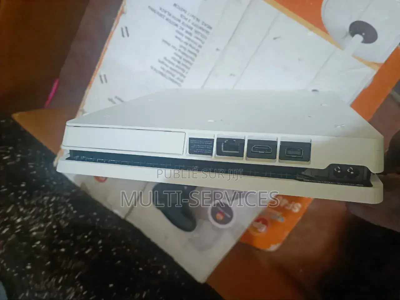 PS4 Slim Blanche  À Vendre