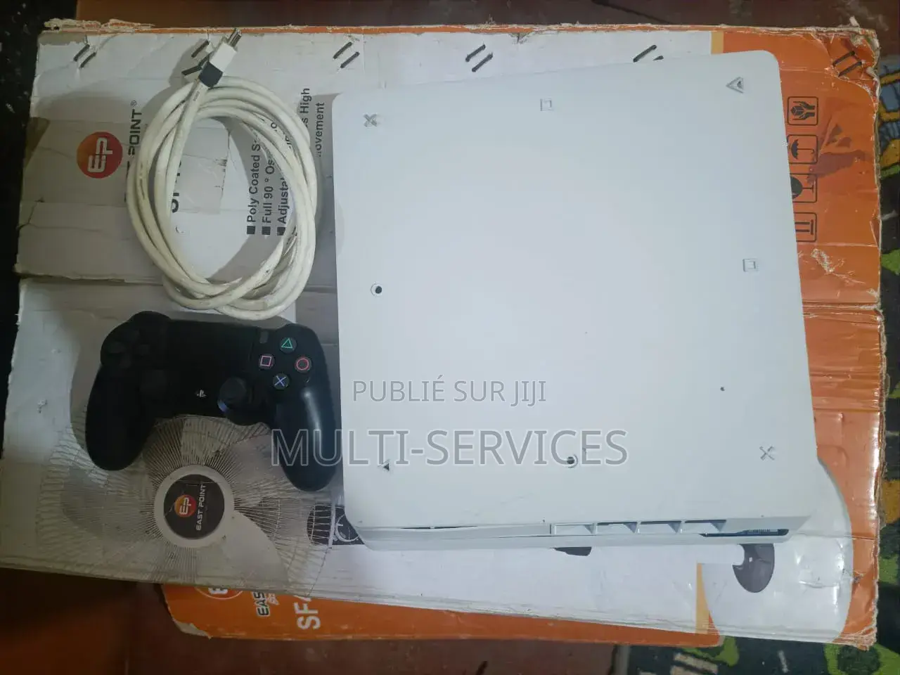 PS4 Slim Blanche  À Vendre