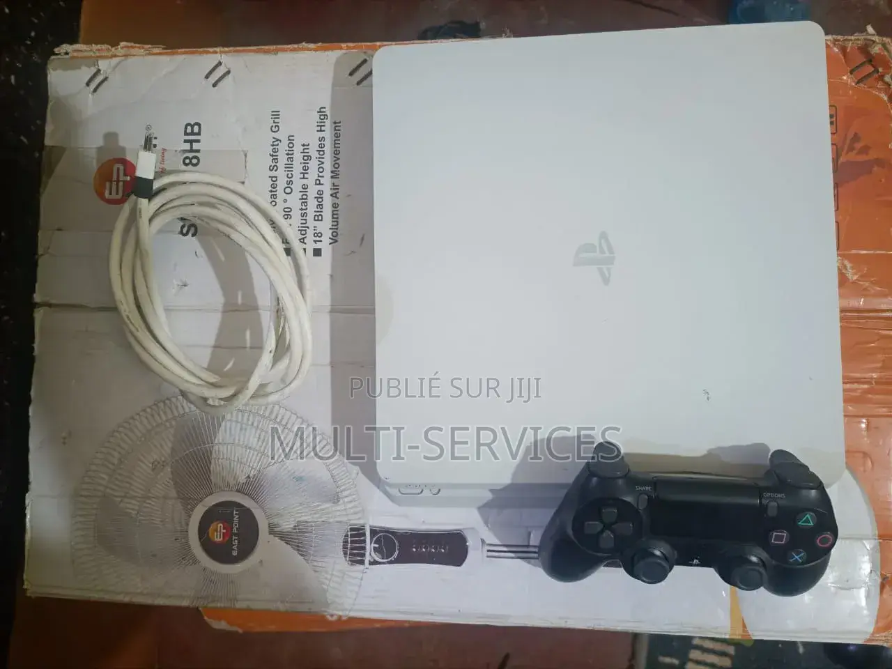 PS4 Slim Blanche  À Vendre