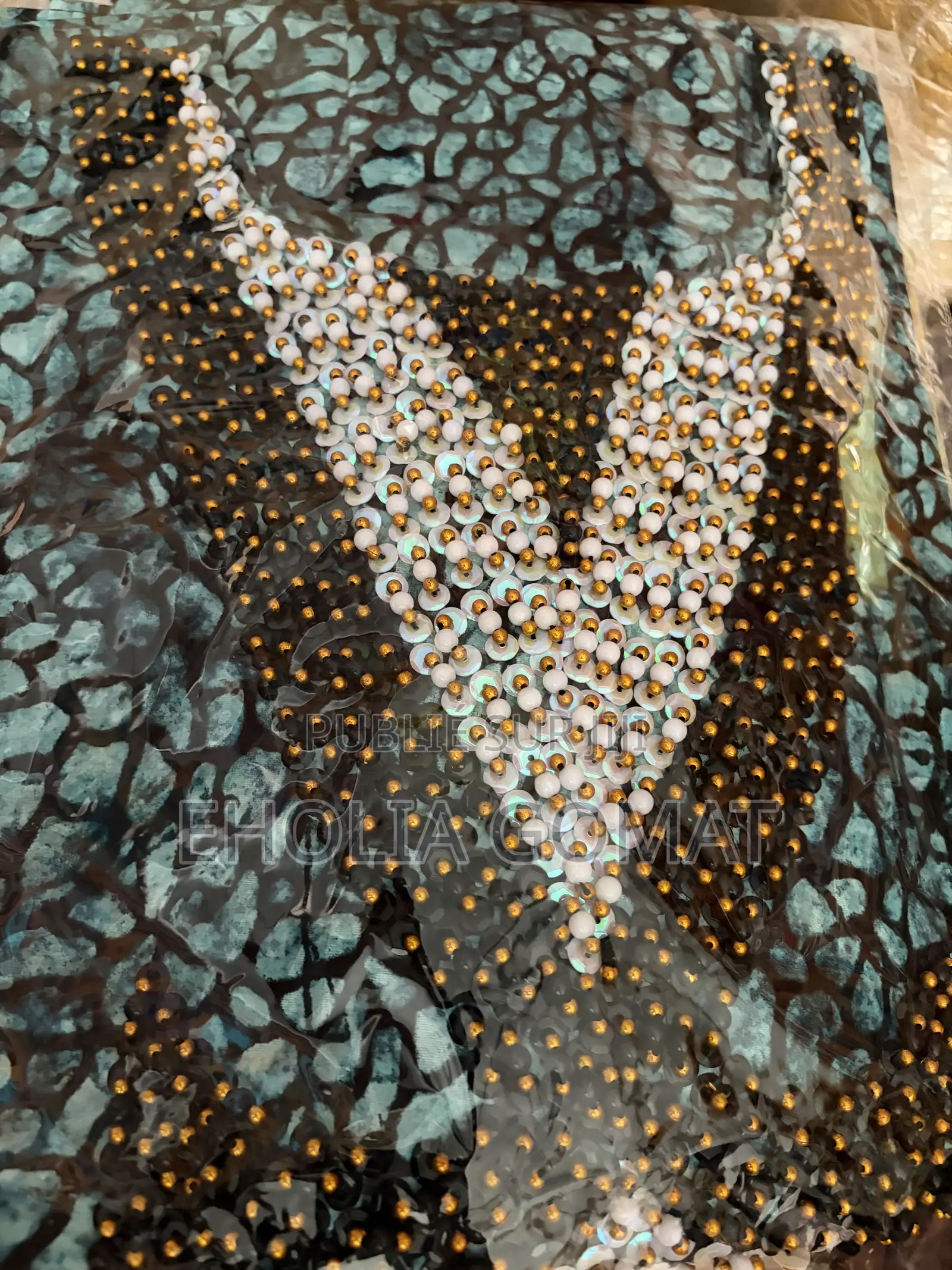 Sublime Robe Boubou Béninoise – Broderie Perlée & Élégance