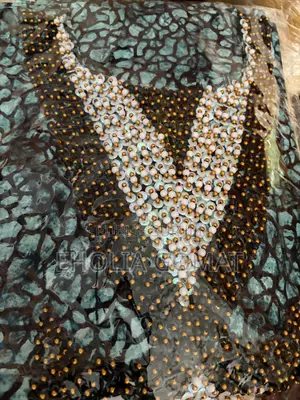 Sublime Robe Boubou Béninoise – Broderie Perlée & Élégance