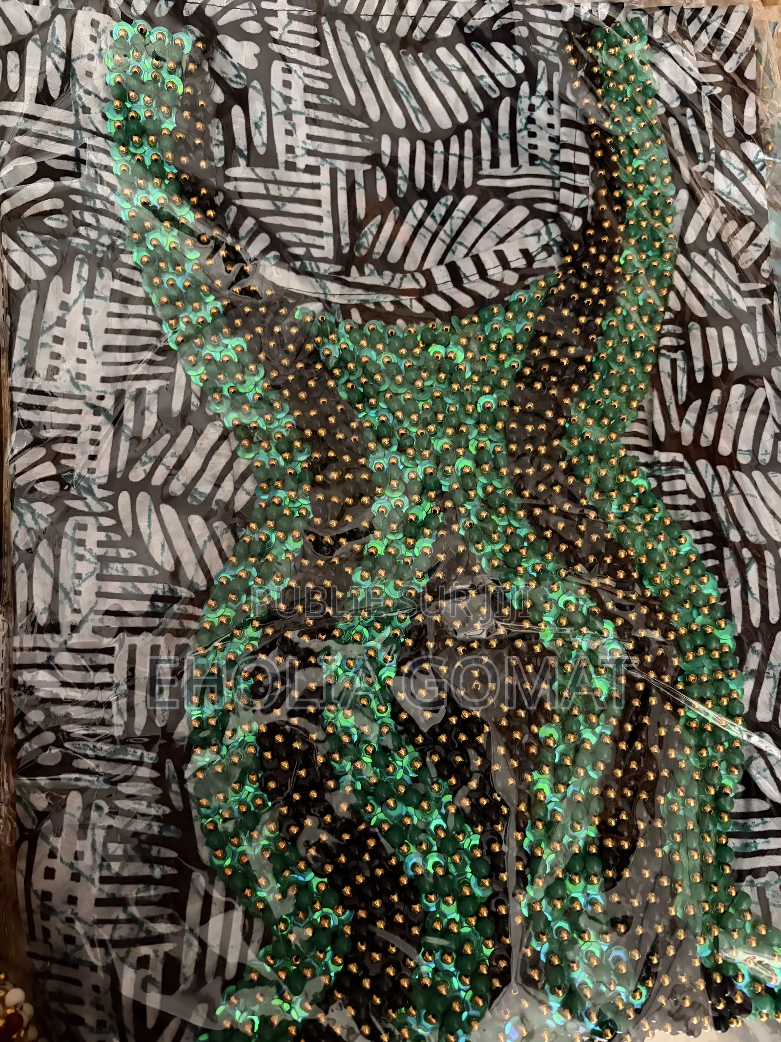 Sublime Robe Boubou Béninoise – Broderie Perlée & Élégance