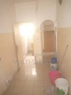 Meublé 6chbre Chambre et salon dans Hôtel En Location, Ngoyo à Vendre
