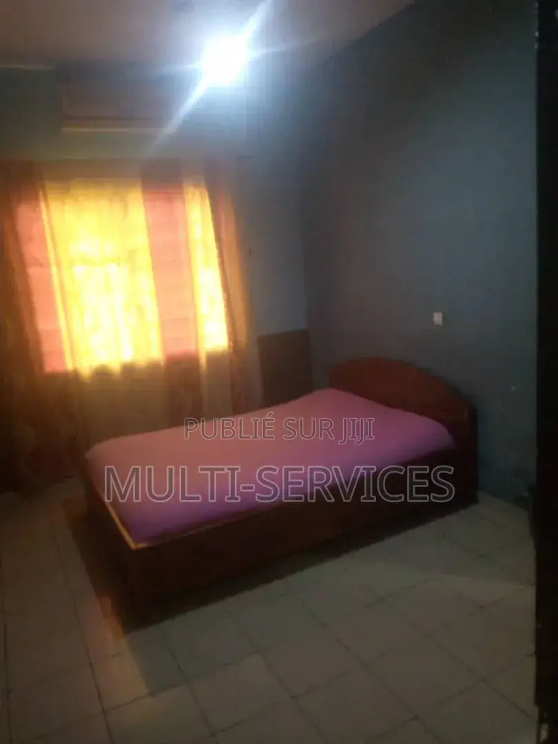 Meublé 6chbre Chambre et salon dans Hôtel En Location, Ngoyo à Vendre