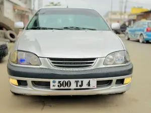 Toyota Avensis 1.8 1998 Gris