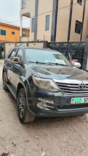 Toyota Fortuner 2014 Gris
