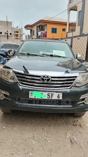 Toyota Fortuner 2014 Gris