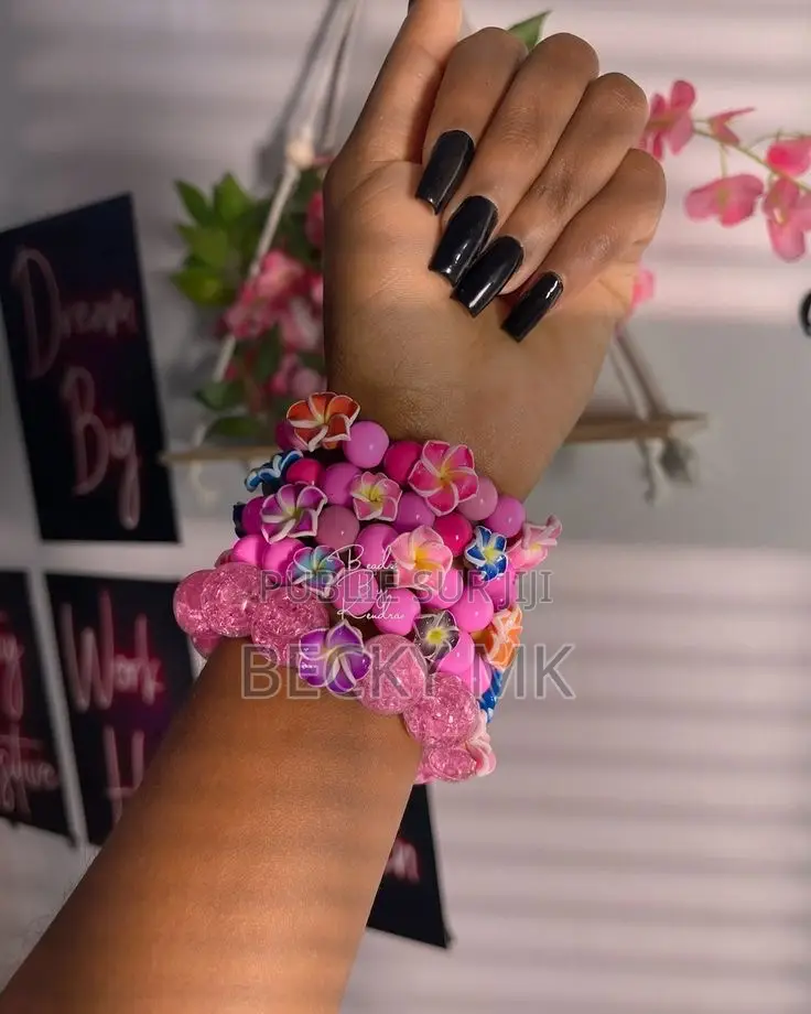 1000 Baya Et Bracelet ( Dépend Du Modèle)