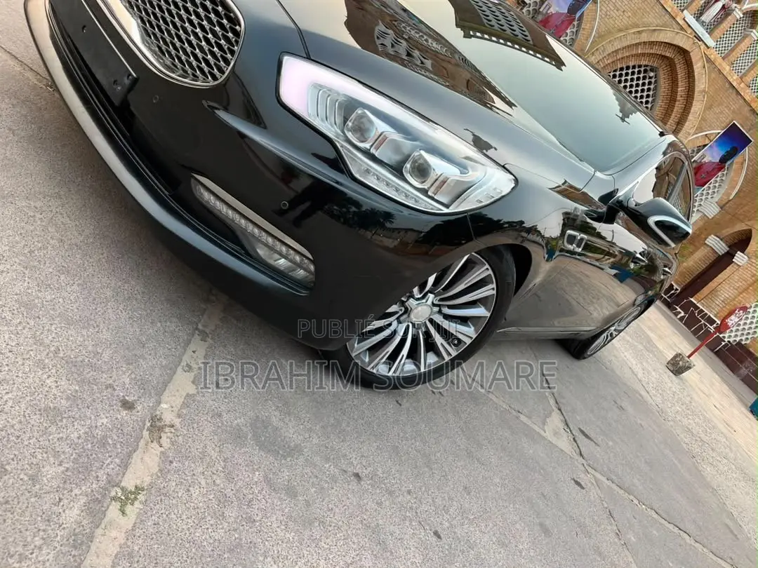 Kia K3000 2015 Noir