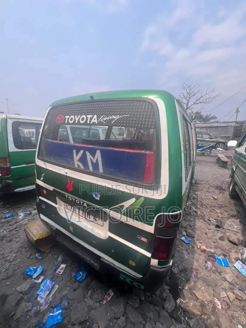 Toyota HiAce 2016 Vert