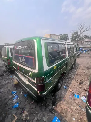 Toyota HiAce 2016 Vert