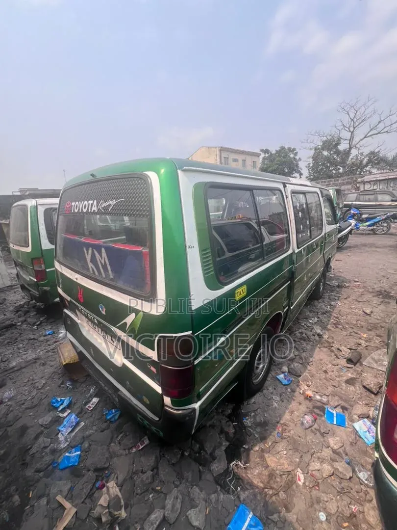 Toyota HiAce 2016 Vert
