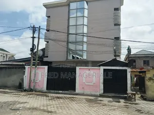 Meublé 14chbre Duplex dans Ouenzé à Vendre