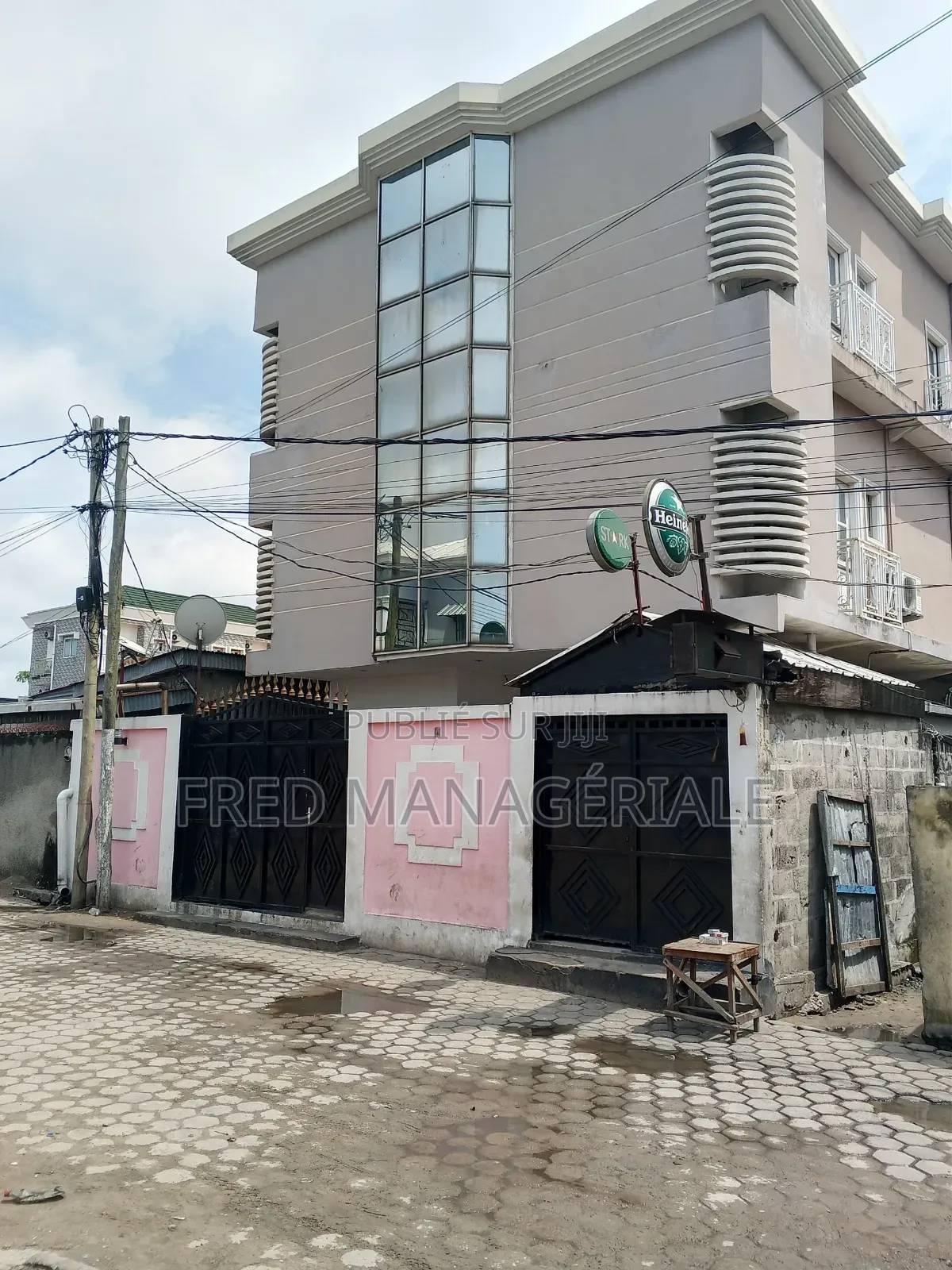 Meublé 14chbre Duplex dans Ouenzé à Vendre