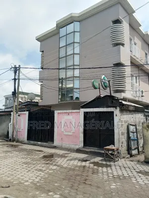 Meublé 14chbre Duplex dans Ouenzé à Vendre