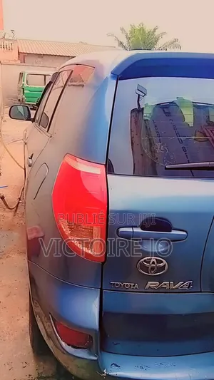 Toyota RAV4 2016 Bleu