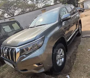 Toyota Land Cruiser Prado 2020 Gris