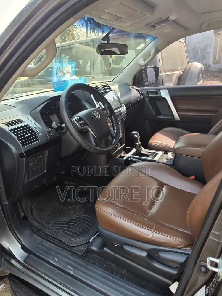 Toyota Land Cruiser Prado 2020 Gris