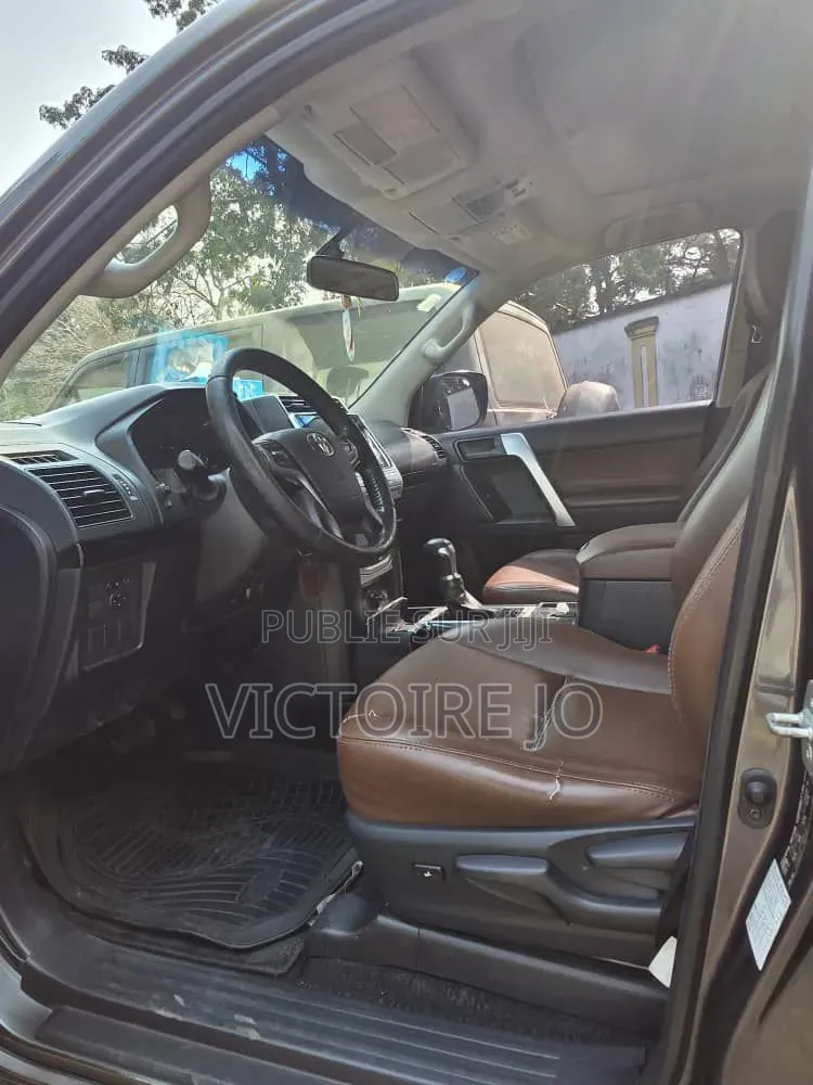 Toyota Land Cruiser Prado 2020 Gris