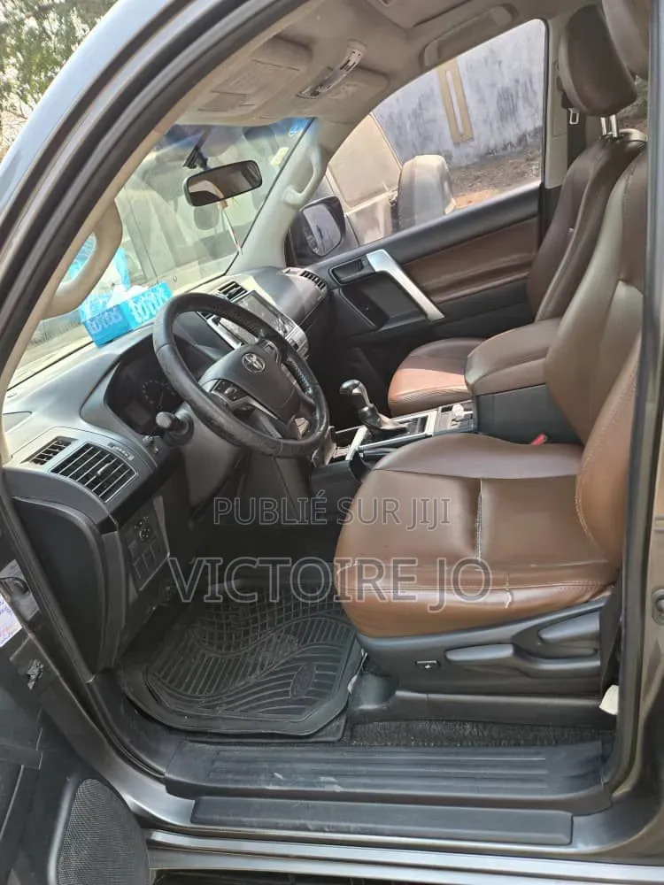 Toyota Land Cruiser Prado 2020 Gris