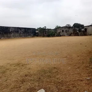 Parcelle À Vendre – Mont Kamba