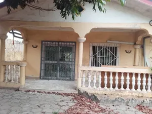 4chbre Maison dans Mongo-Mpoukou à Louer