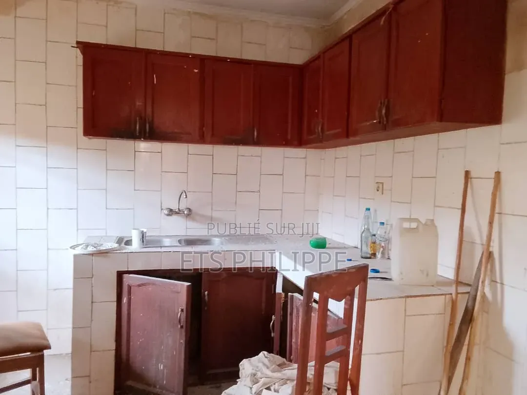 4chbre Maison dans Mongo-Mpoukou à Louer