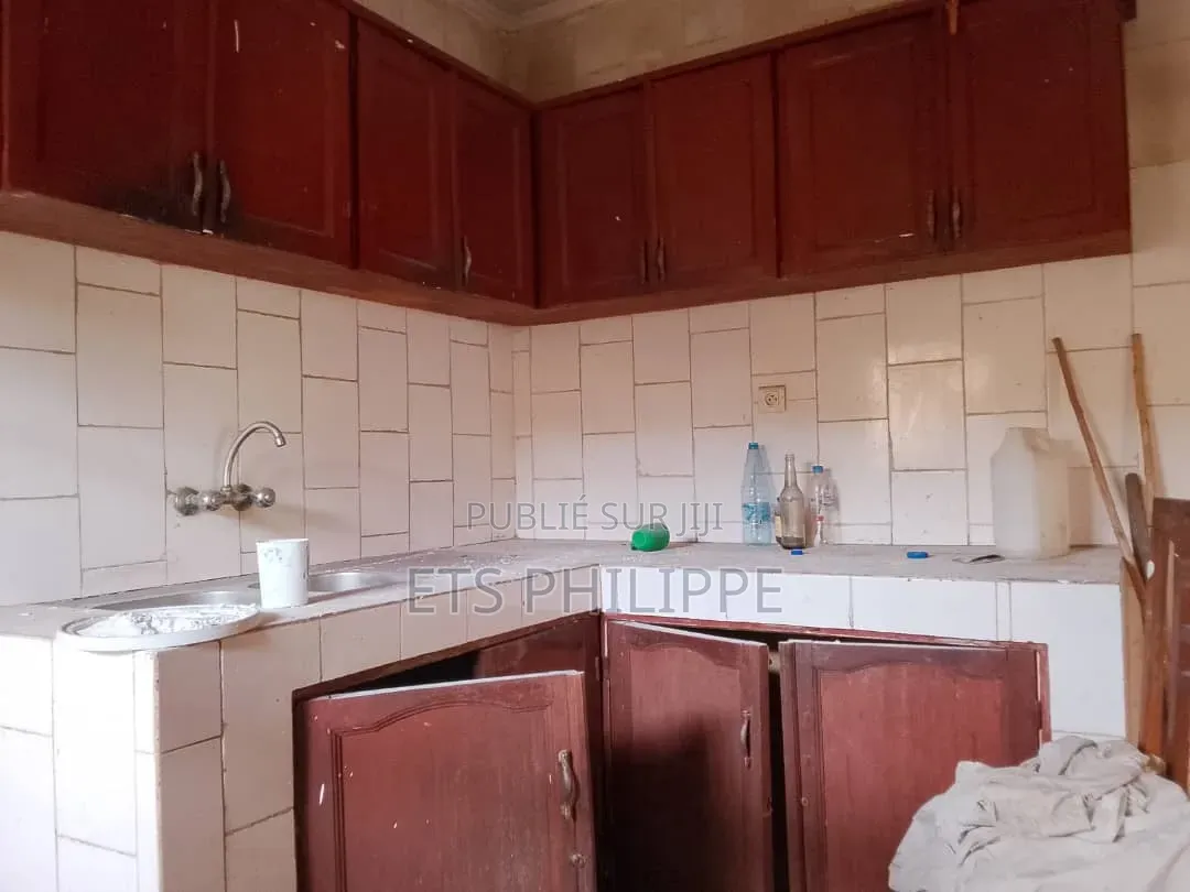 4chbre Maison dans Mongo-Mpoukou à Louer