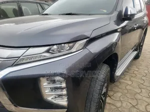 Mitsubishi Montero 2022 Noir