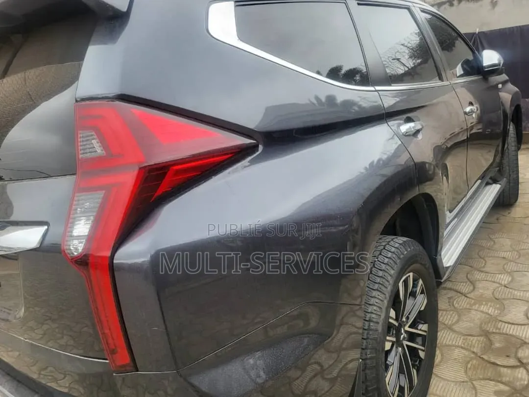 Mitsubishi Montero 2022 Noir