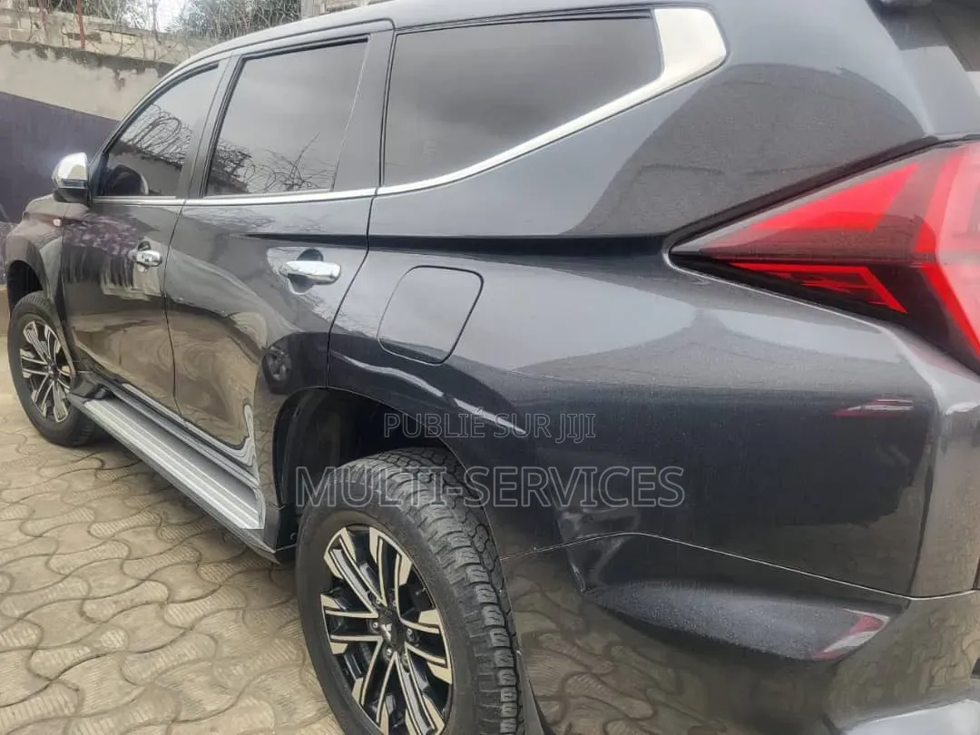 Mitsubishi Montero 2022 Noir