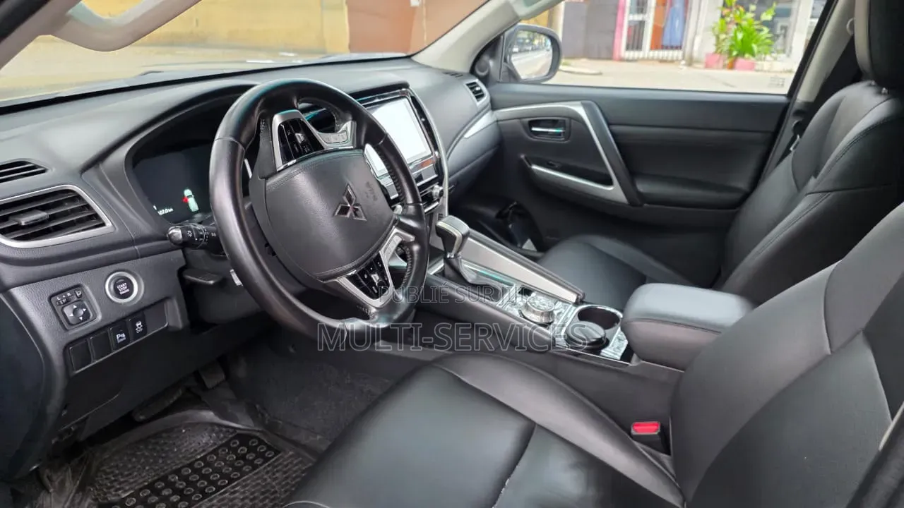 Mitsubishi Montero 2022 Noir