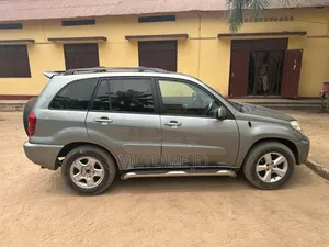 Toyota RAV4 2018 Gris