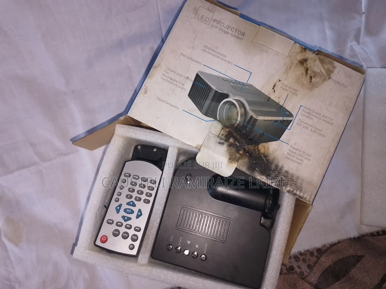 Projecteur Led Multimédia – Hdmi/Usb/Sd – Télécommande Incluse