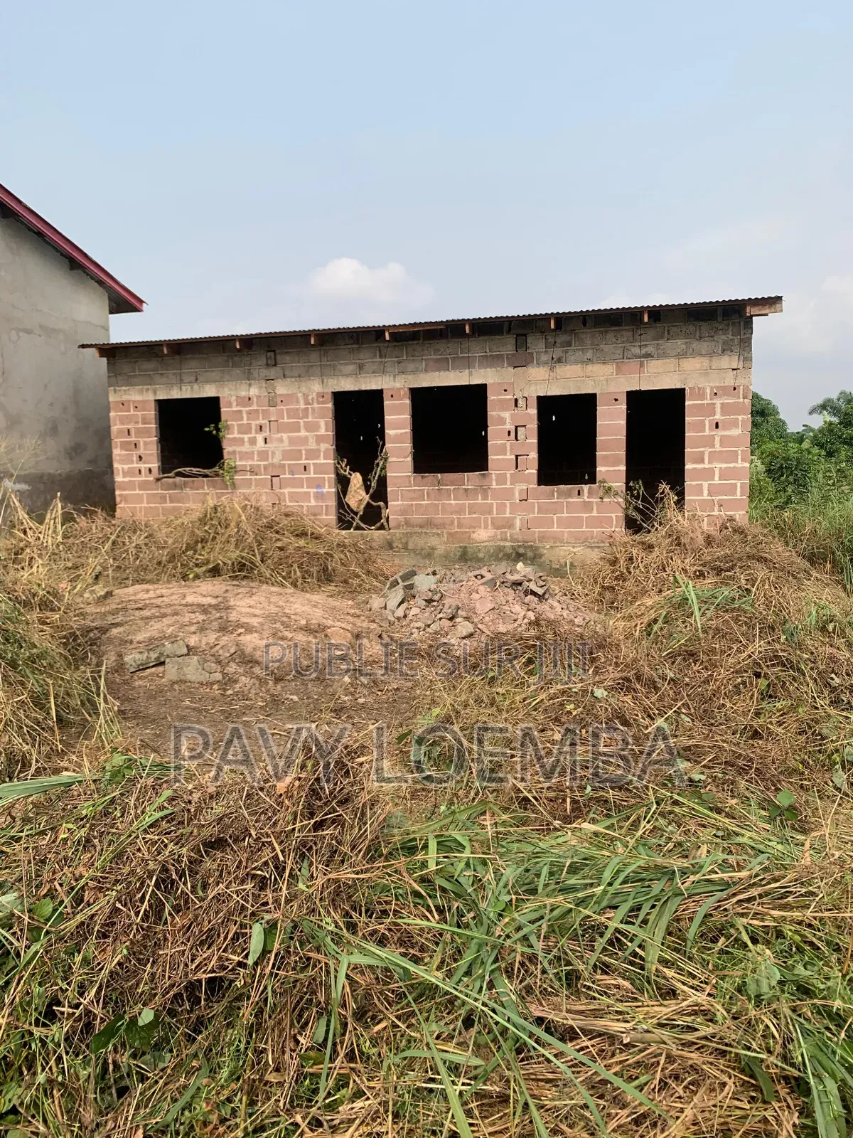 Parcelle Avec Maison Inachevé