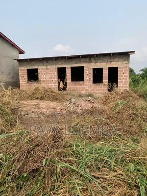 Parcelle Avec Maison Inachevé