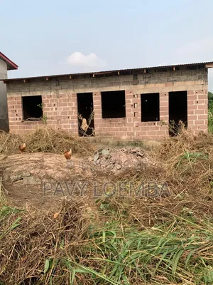 Parcelle Avec Maison Inachevé