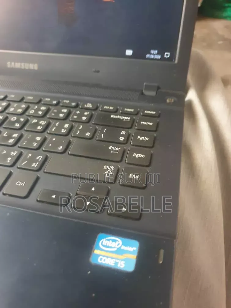 Ordinateur portable Samsung Q320 4GB Intel Core i5 HDD 500GB