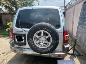 Mitsubishi Pajero 2009 Gris